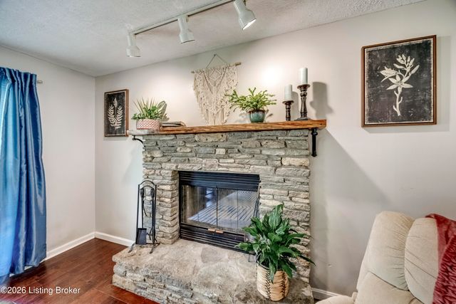 1801 Hawk Hill Rd, La Grange, KY 40031