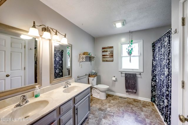 1801 Hawk Hill Rd, La Grange, KY 40031