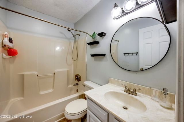 1801 Hawk Hill Rd, La Grange, KY 40031