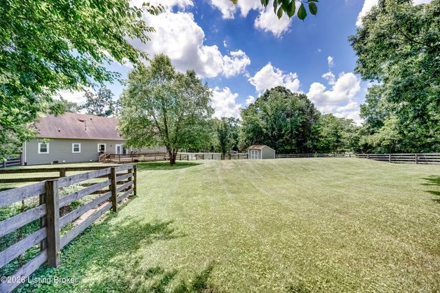 1801 Hawk Hill Rd, La Grange, KY 40031