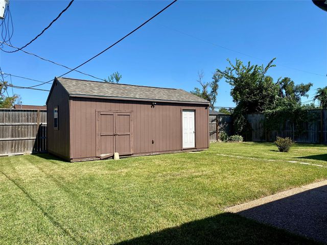 14131 Woodforest Boulevard, Houston, TX 77015