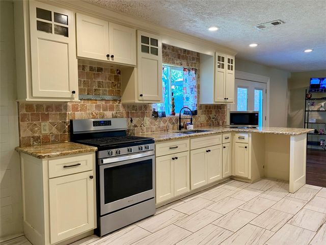 14131 Woodforest Boulevard, Houston, TX 77015