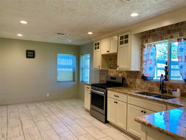 14131 Woodforest Boulevard, Houston, TX 77015