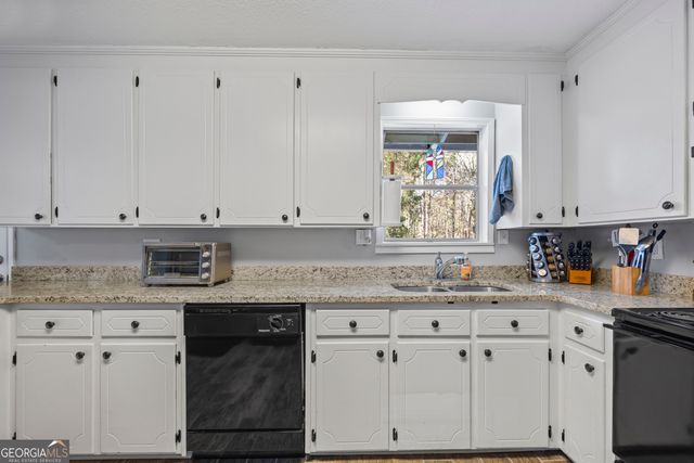 39 Jim Garvey Road, Hartwell, GA 30643