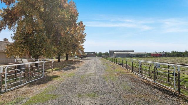 10506 Claribel Road, Oakdale, CA 95361