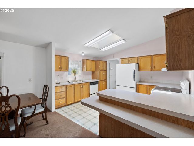 1949 Se PALMQUIST Rd 121, Gresham, OR 97080