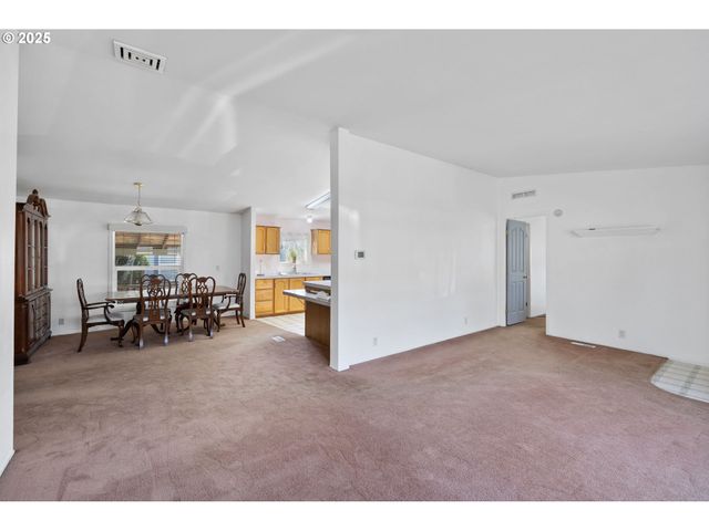 1949 Se PALMQUIST Rd 121, Gresham, OR 97080