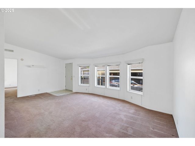 1949 Se PALMQUIST Rd 121, Gresham, OR 97080