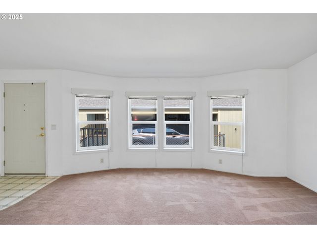 1949 Se PALMQUIST Rd 121, Gresham, OR 97080