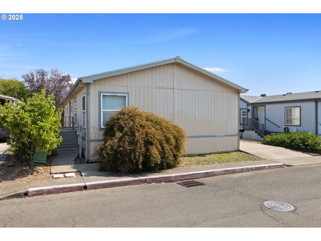 1949 Se PALMQUIST Rd 121, Gresham, OR 97080