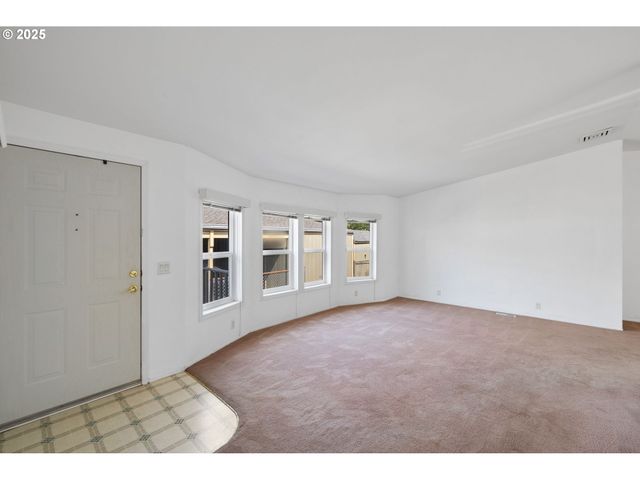 1949 Se PALMQUIST Rd 121, Gresham, OR 97080