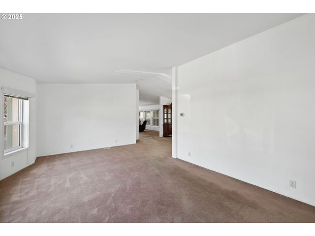 1949 Se PALMQUIST Rd 121, Gresham, OR 97080