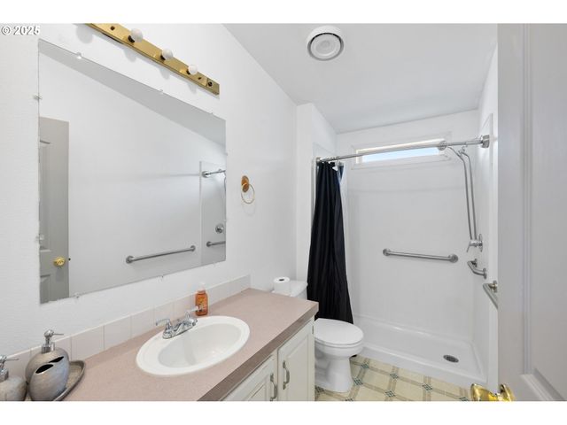 1949 Se PALMQUIST Rd 121, Gresham, OR 97080