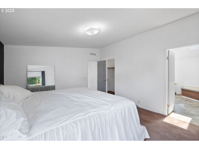 1949 Se PALMQUIST Rd 121, Gresham, OR 97080