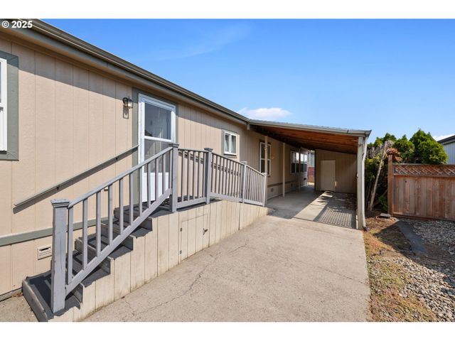 1949 Se PALMQUIST Rd 121, Gresham, OR 97080