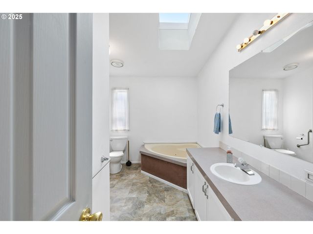 1949 Se PALMQUIST Rd 121, Gresham, OR 97080