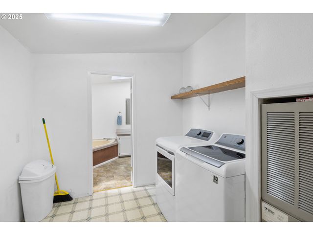 1949 Se PALMQUIST Rd 121, Gresham, OR 97080