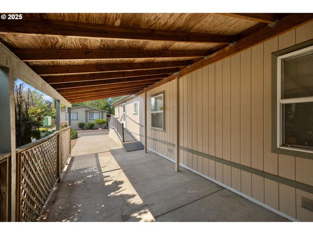 1949 Se PALMQUIST Rd 121, Gresham, OR 97080