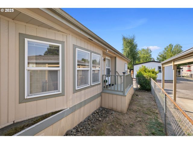 1949 Se PALMQUIST Rd 121, Gresham, OR 97080