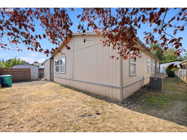 1949 Se PALMQUIST Rd 121, Gresham, OR 97080