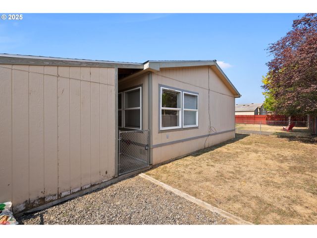 1949 Se PALMQUIST Rd 121, Gresham, OR 97080