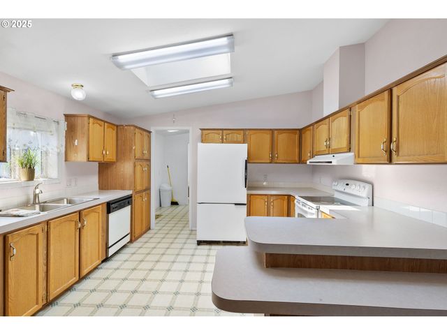 1949 Se PALMQUIST Rd 121, Gresham, OR 97080