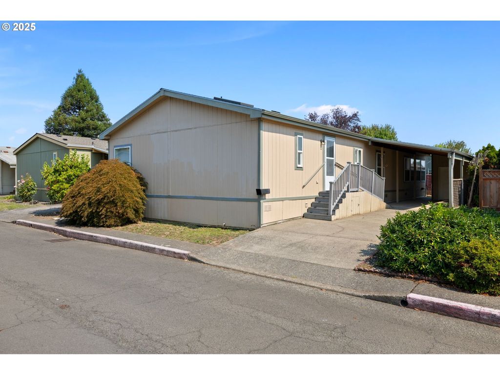 1949 Se PALMQUIST Rd 121, Gresham, OR 97080