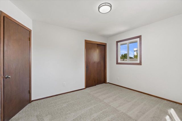 8148 S 88th STREET, Franklin, WI 53132