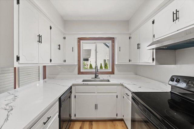 8148 S 88th STREET, Franklin, WI 53132