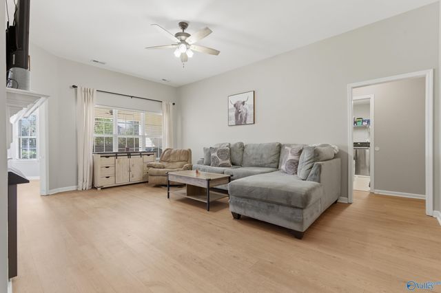 608 Wade Road SE, Owens Cross Roads, AL 35763