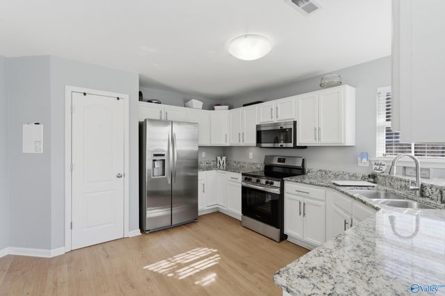 608 Wade Road SE, Owens Cross Roads, AL 35763