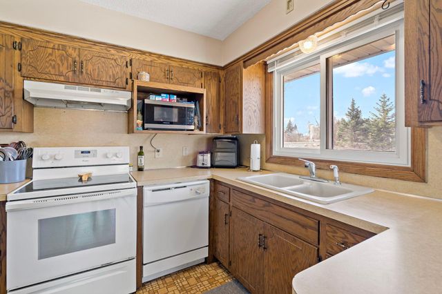 15335 Valley View Drive, Savage, MN 55378