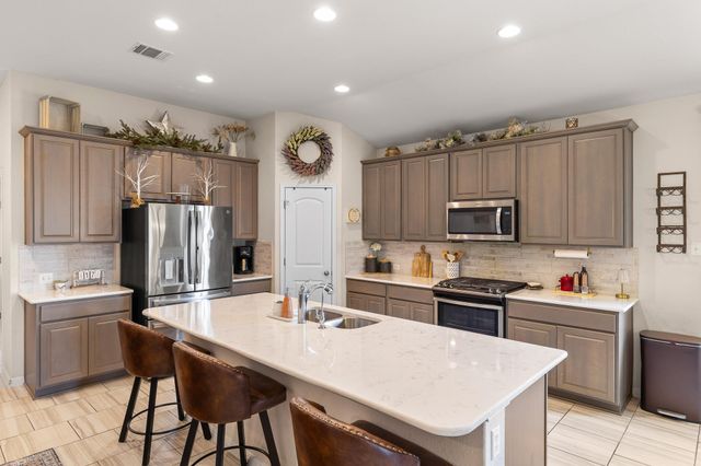 276 FINSTOWN ST, Hutto, TX 78634