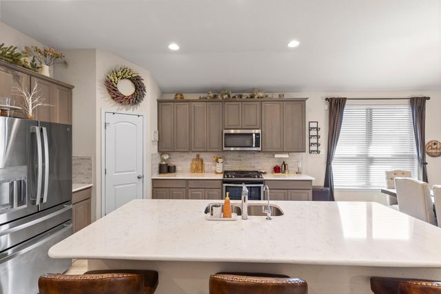 276 FINSTOWN ST, Hutto, TX 78634