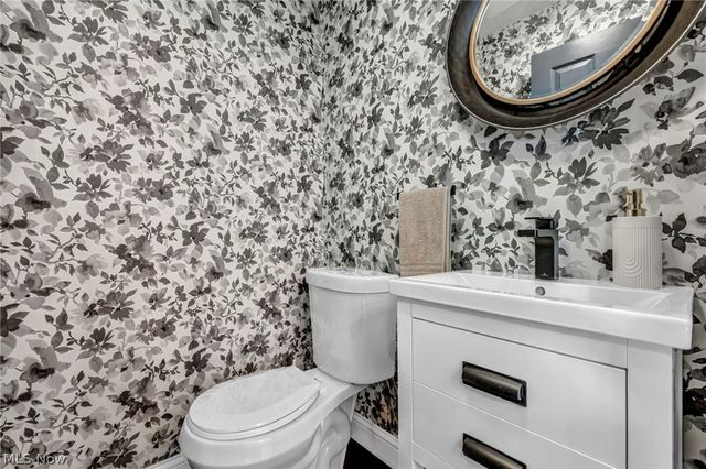 6008 W Clinton Avenue, Cleveland, OH 44102