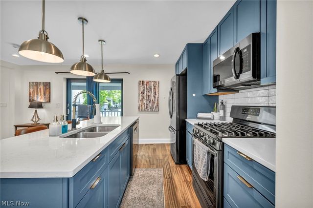 6008 W Clinton Avenue, Cleveland, OH 44102