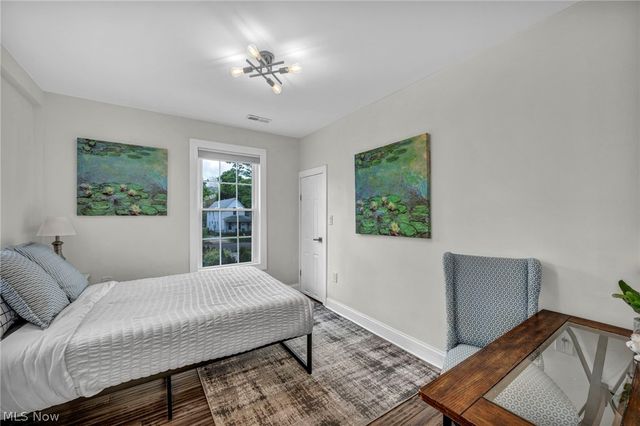 6008 W Clinton Avenue, Cleveland, OH 44102
