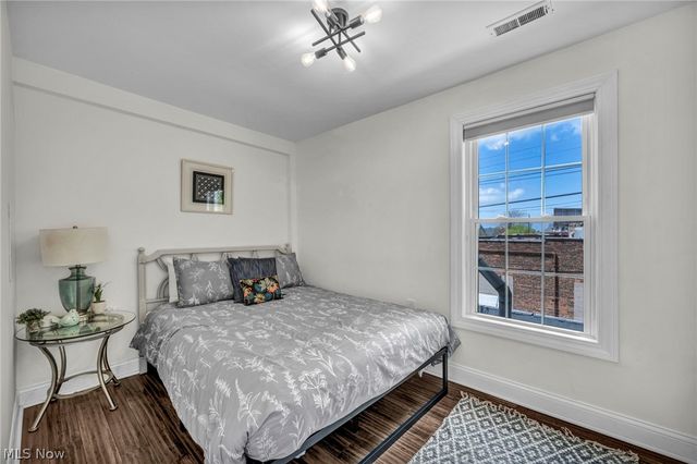 6008 W Clinton Avenue, Cleveland, OH 44102