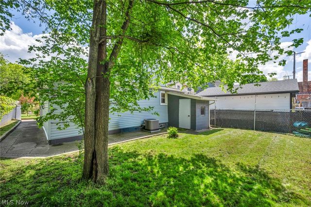 6008 W Clinton Avenue, Cleveland, OH 44102