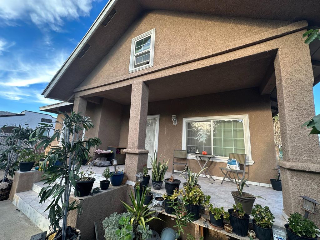 Image 1 of property listing at 2651 S 11th Street, Fresno, CA 93725