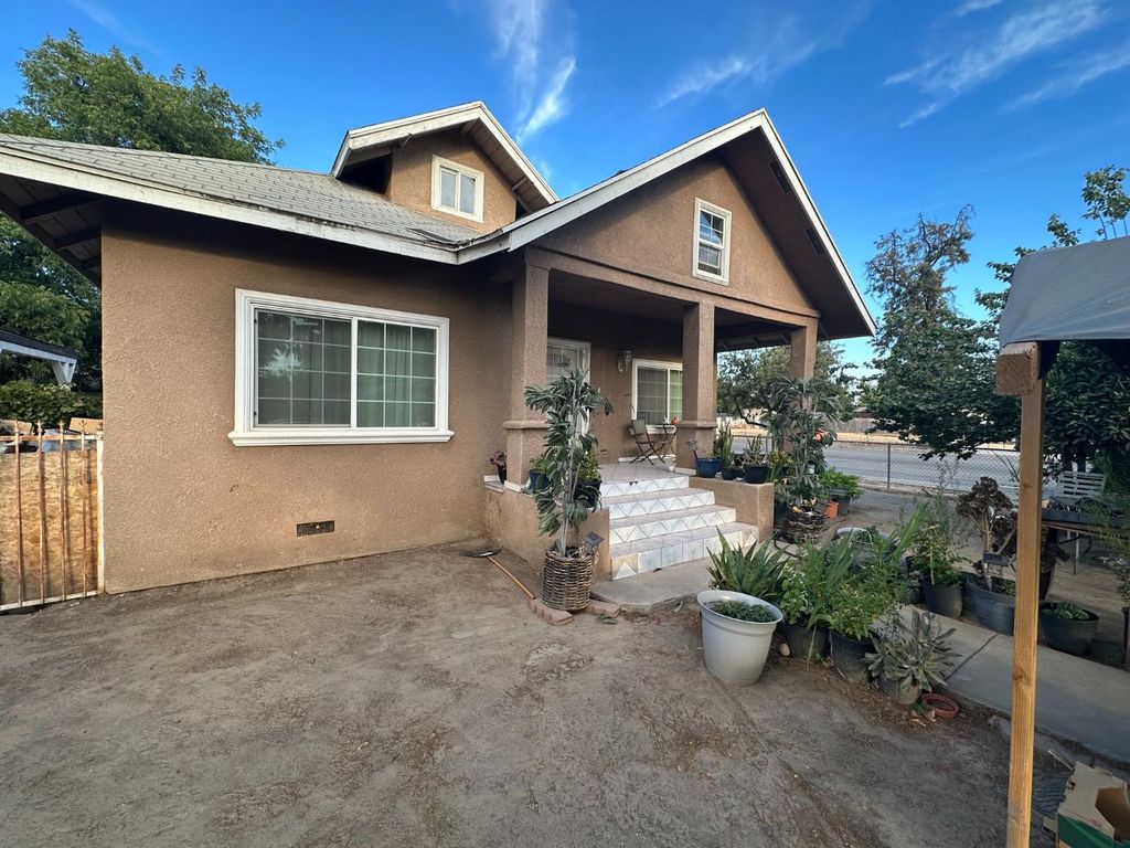 Image 2 of property listing at 2651 S 11th Street, Fresno, CA 93725