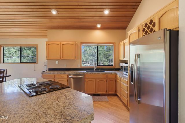 17855 Lava Butte Lane, Sunriver, OR 97707