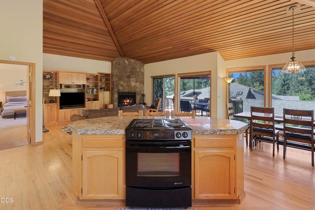 17855 Lava Butte Lane, Sunriver, OR 97707