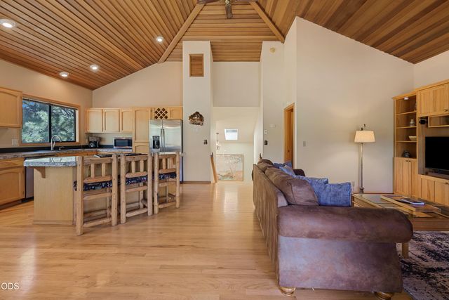 17855 Lava Butte Lane, Sunriver, OR 97707