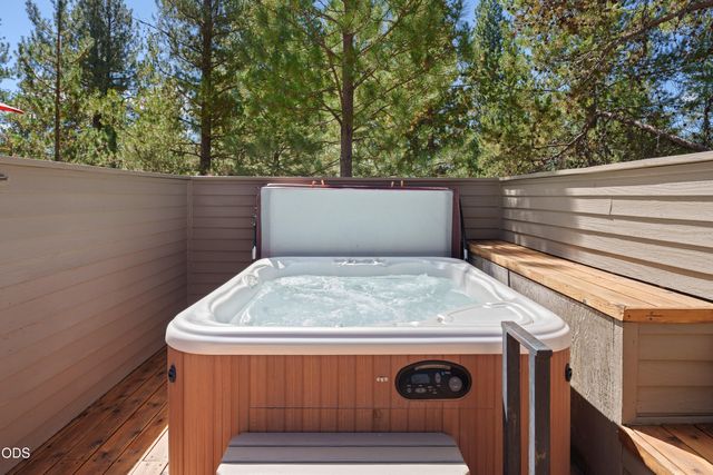 17855 Lava Butte Lane, Sunriver, OR 97707