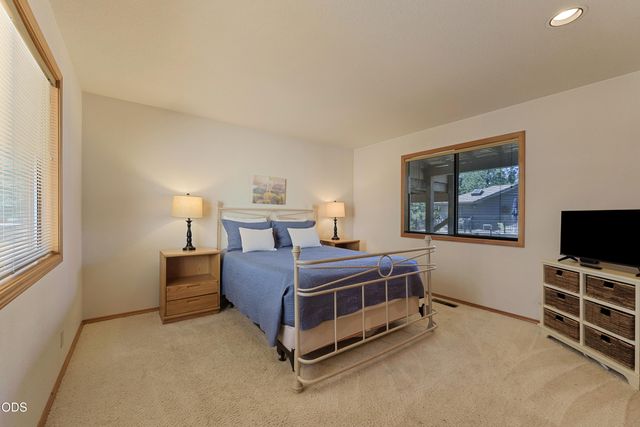 17855 Lava Butte Lane, Sunriver, OR 97707