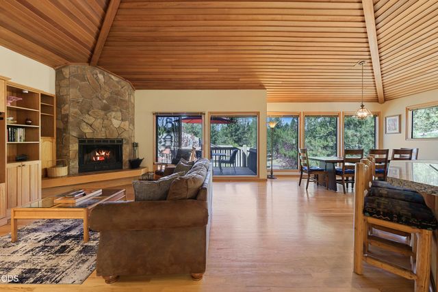 17855 Lava Butte Lane, Sunriver, OR 97707