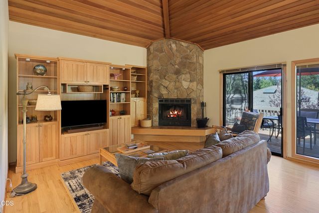 17855 Lava Butte Lane, Sunriver, OR 97707
