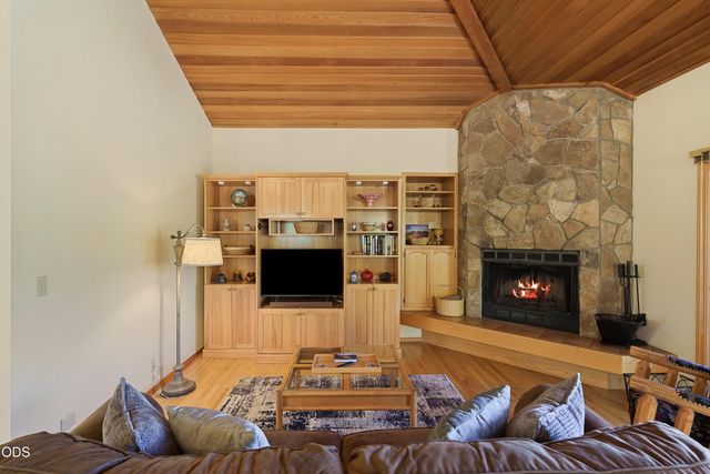 17855 Lava Butte Lane, Sunriver, OR 97707