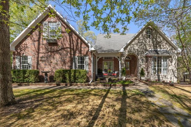 6114 W Jana Place, Fayetteville, AR 72704